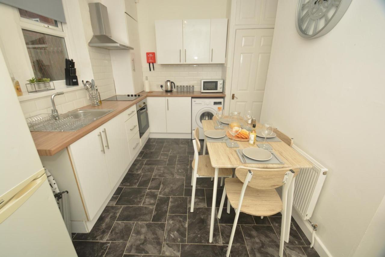 Spacious And Homely 2 Bedroom Flat - Suitelivin Gateshead Exterior foto